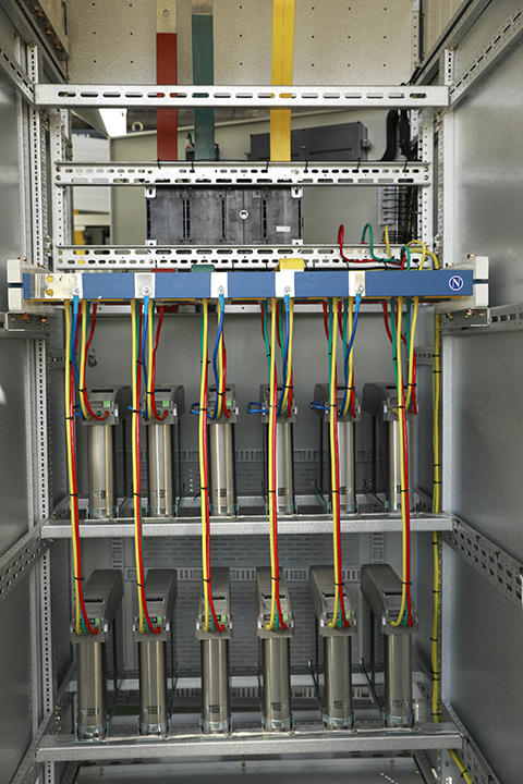 ���̰���